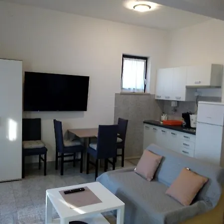 Apartment Alma *